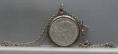 1 Gulden 1980 Dubbelkop — Nikkel Hanger aan Zilveren Ketting voorzijde