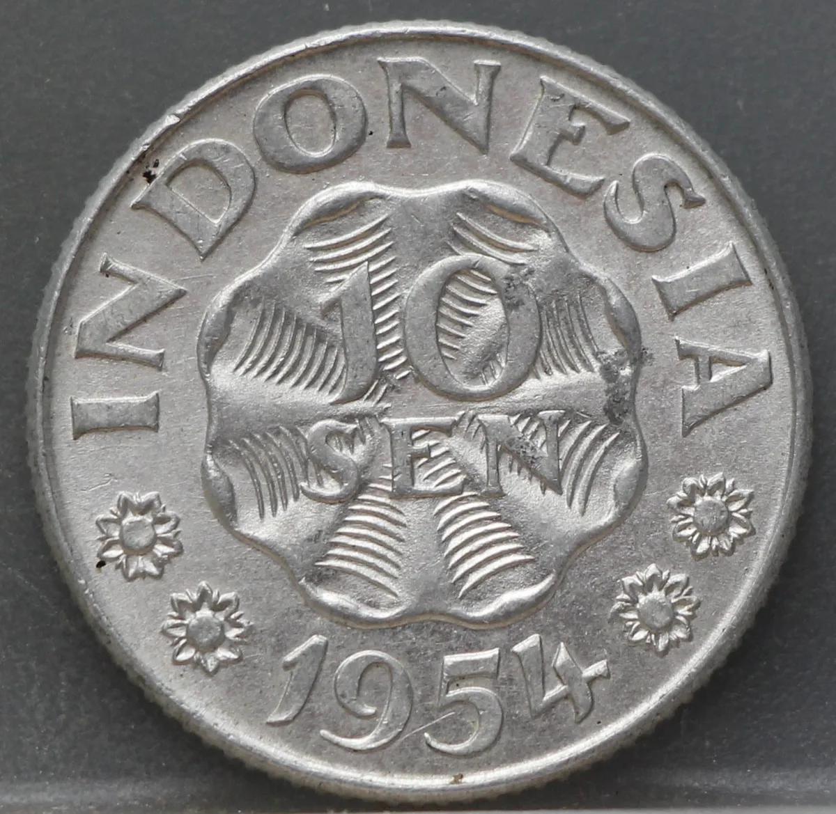 10 Sen 1954 Indonesië — Aluminium voorzijde