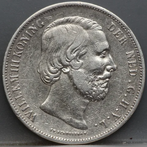 2½ Gulden 1861 Willem III — Zilver, Punt tussen I en P