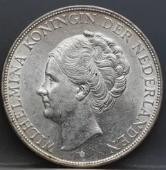 2½ Gulden 1940 — Zilveren Rijksdaalder Wilhelmina voorzijde