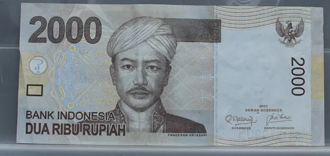 2000 Rupiah 2011 — Indonesië