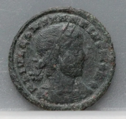 AE Follis 317-340 — Constantius II