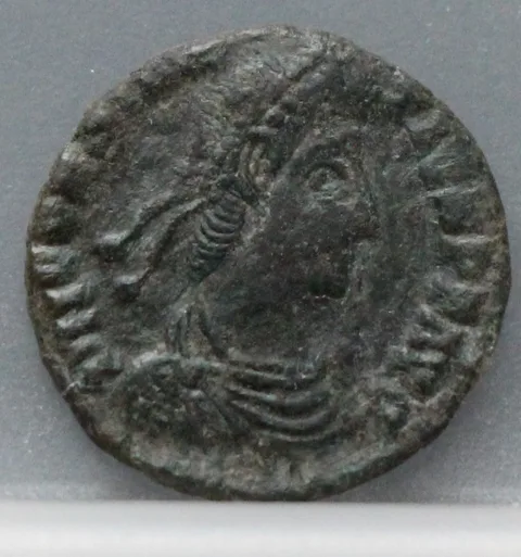 AE Follis 337-361 — Constantius II