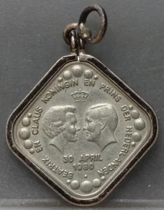 Herdenkingsstuiver 1980 Beatrix en Claus — Hanger voorzijde